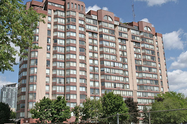The Fairmount at 25 Fairview Road West, Mississauga
